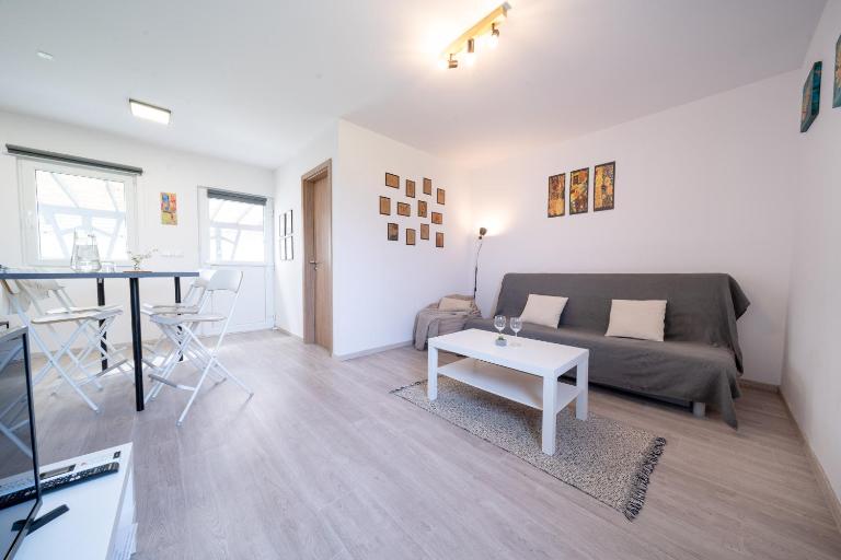 Tisza-lak Apartmanházak - B&B Abádszalók