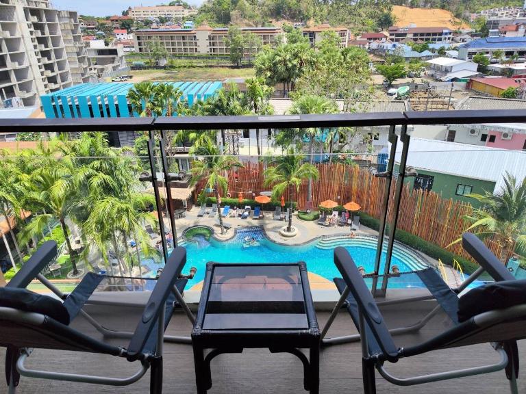 7 Floor - Pool view Studio room at TBHR near Kata beach - B&B Kata