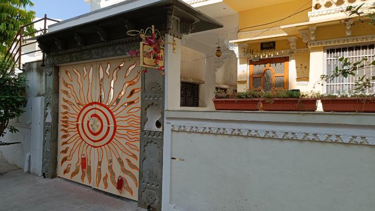 Shiv Villa Home Stay - Bed and Breakfast Udaipur