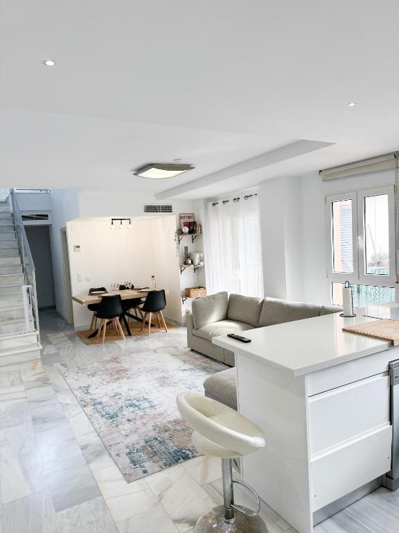 Duplex Penthouse with Seaview. - Chambres d'hôtes Benalmádena