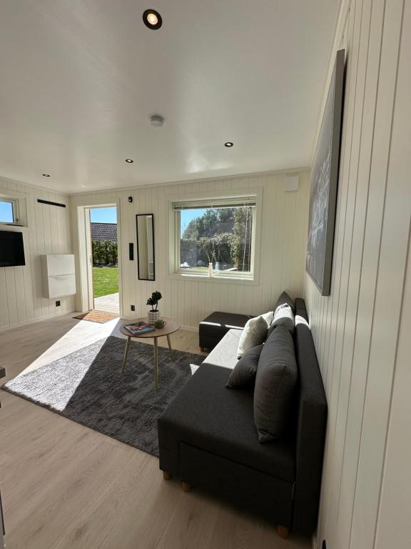Kaldvell Stays Central - New Apartment - Bed and Breakfast Lillesand