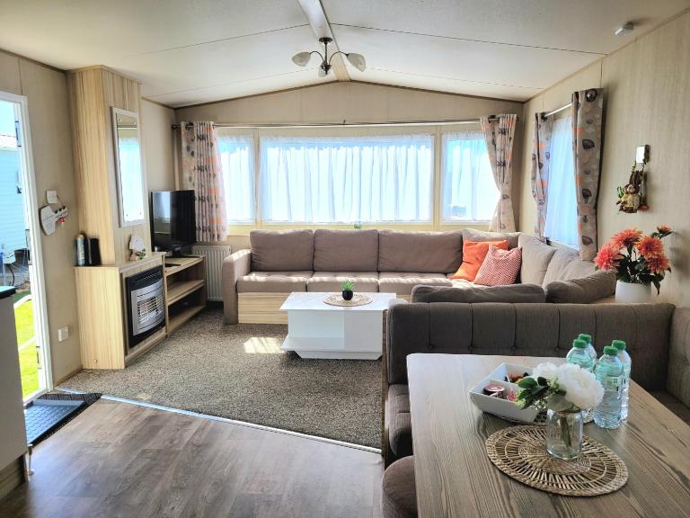 St Osyth- Sleeps8-freeparking-wifi-holidaypark - B&B Clacton-on-Sea