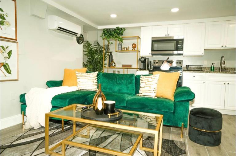 Modern 1BR Unit with Free Parking Walk to Metro - B&B Washington D.C.
