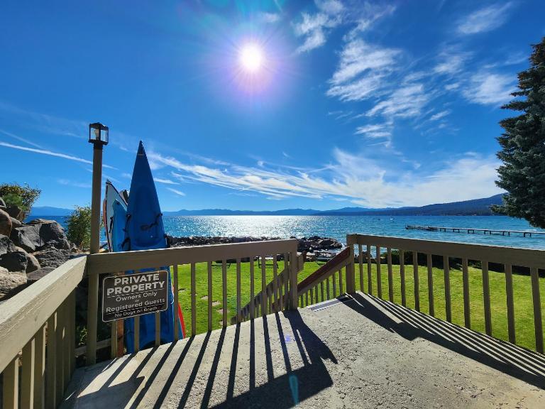 Tahoe Shoreline Retreat - Close to Ski Resorts & HOA Amenities - B&B Tahoe Vista