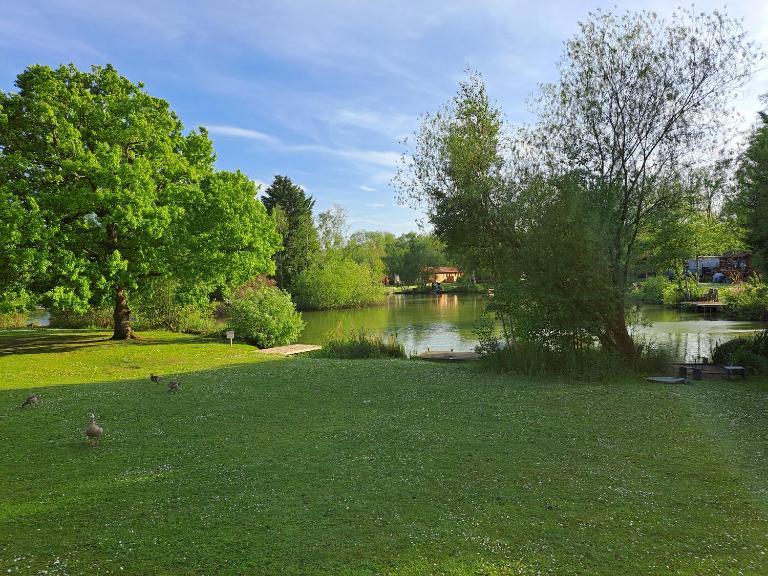 Bunting Lodge, 21 Duck Lake - B&B Tattershall