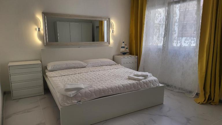 Medusa Felix - B&B Cullera