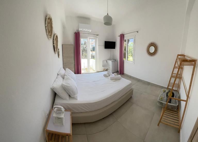 IOKASTI STUDIOS - B&B Andros