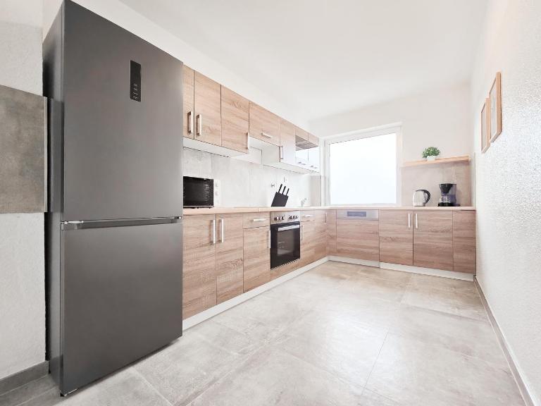 Tolstov Apartments - 2 Room Apartments - Balcony - Kitchen - Washing machine - next to Cologne - B&B Frechen