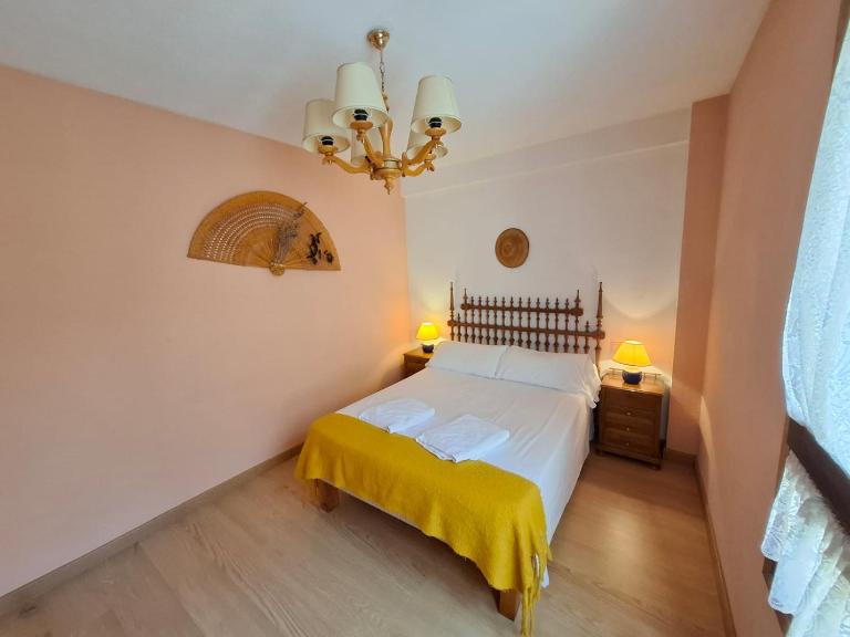 La Encina, Acogedor apartamento con piscina - Arafita Apartamentos - B&B El Pueyo de Jaca