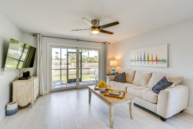 Walk to Beach: Condo w/ Pool & Patio In Sarasota! - Ferienwohnung Sarasota