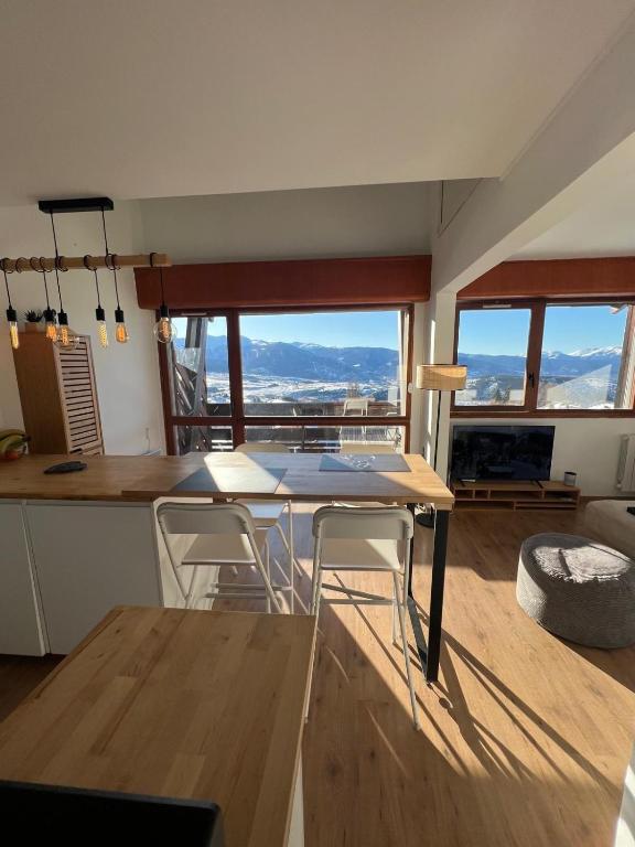 L Etoile cosy Appartement 4 personnes avec vue panoramique - Bed and Breakfast Font-Romeu-Odeillo-Via