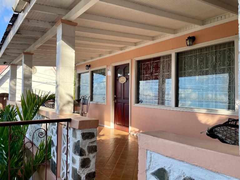 Upper Floor Retreat - Ferienwohnung Castries