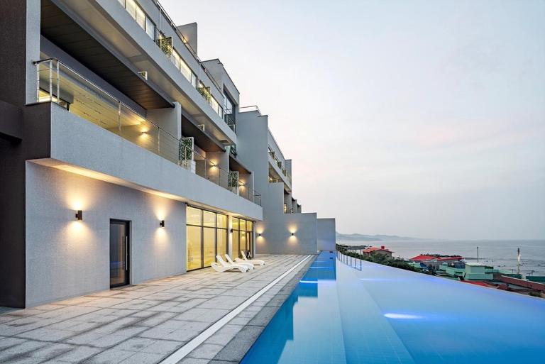 Pohang Madame Annette Pool Villa dogs allowed - B&B Pohang