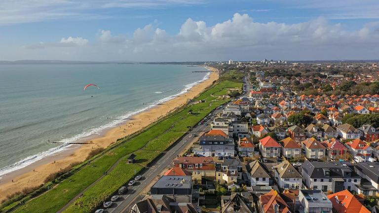 Stunning Bright Two Bedroom Apartment In Southbourne - Chambres d'hôtes Southbourne