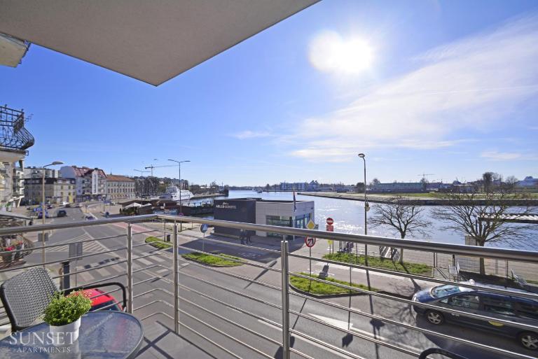 Sunset Apartments - Przestronne, słoneczne mieszkanie dla rodzin - centrum miasta z widokiem na port - B&B Świnoujście