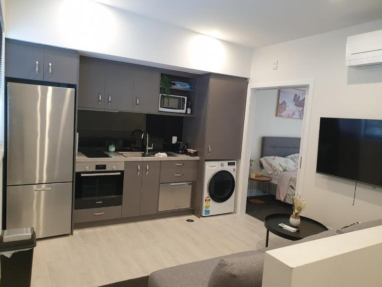 Modern Central 1 Bedroom Apt - B&B Lower Hutt