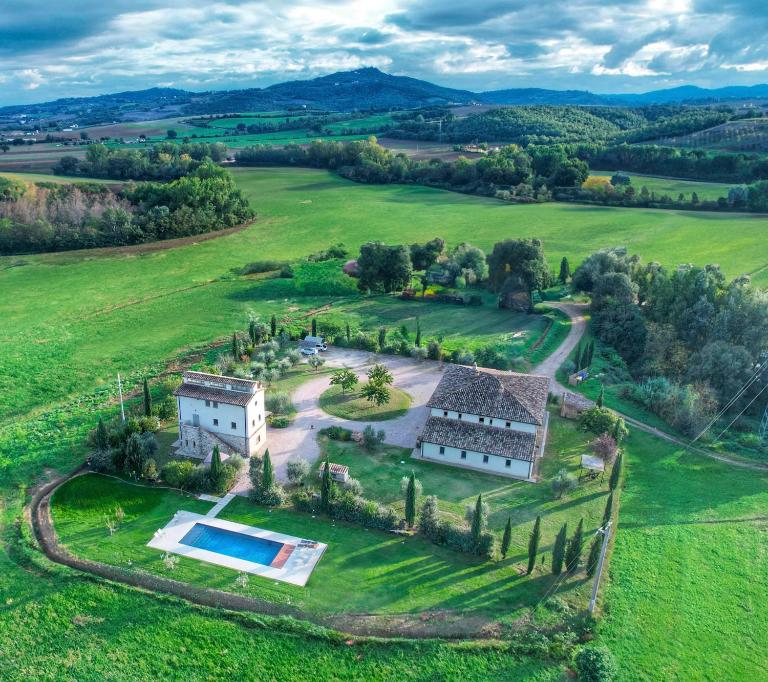Tenuta Morcella tra Todi e Perugia con piscina in esclusiva - B&B Morcella