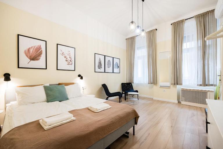 Compact two-bedroom retreat with AC & free parking - Ferienwohnung Budapest