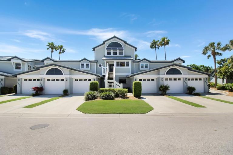 Beautiful Siesta Key condo - Two heated pools, tennis, pickleball, private beach access - B&B Siesta Key