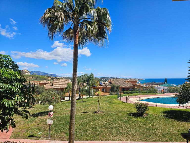 Two bedroom apartment with pool & sea views - Ferienwohnung Mijas Costa