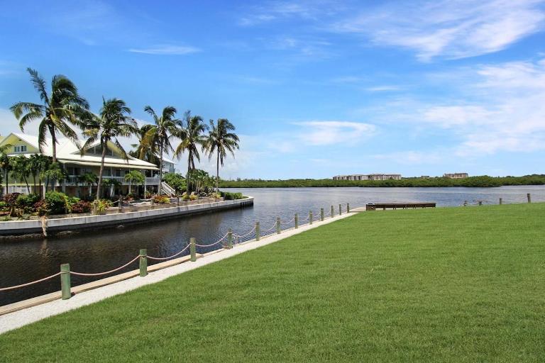 Watch dolphins from your lanai in this bayfront Siesta Key condo - Ferienwohnung Siesta Key