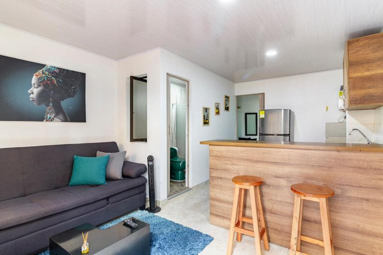 Studio apartment in La Floresta near the subway - B&B Medellín