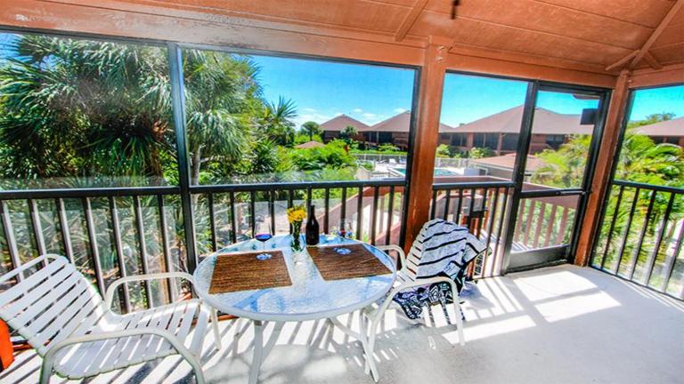Your Island Escape - Spacious Retreat with Wrap-Around Lanai and Private Beach - Ferienwohnung Sanibel
