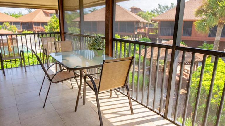 Oceanfront Sanibel Island retreat with private beach - Ferienwohnung Sanibel