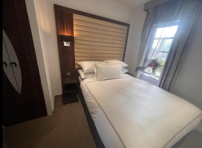 Bliss Boutique En-suit Family room for 3 with AC 303 - B&B London