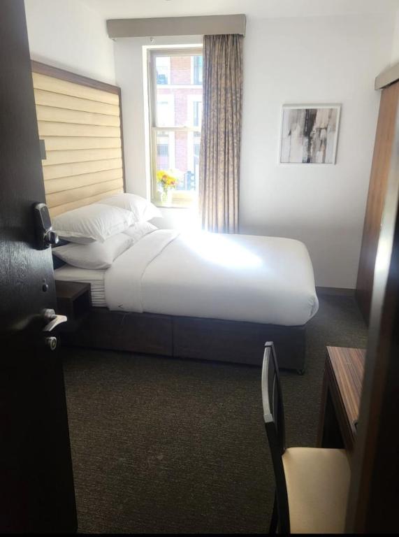 Bliss En-suite Boutique room with AC 102 - B&B London