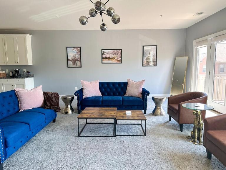 Luxury Home at One Loudoun - B&B Ashburn