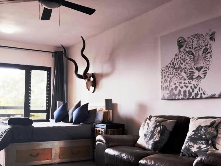 African surf explosion! tasteful upmarket unit - Bed and Breakfast eMdloti