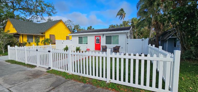 Downtown Getaway Casita - Bed and Breakfast Bradenton