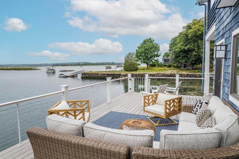 Waterfront Escape Dock & More - B&B Gloucester