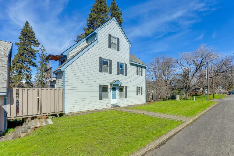 Hot Tub & Decks: Central Hood River Townhome! - Ferienwohnung Hood River