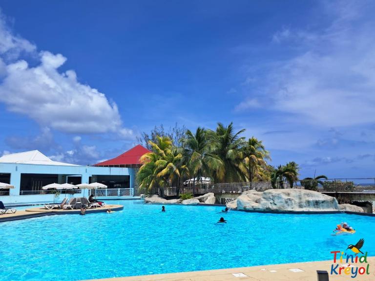 TI'NID KRÉYOL Gîte classé 2 étoiles - Saint-François - Profitez d'un accès privé à la piscine et la plage !! - B&B Saint-François