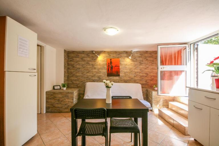 La Tana nel Verde - Comodo Seminterrato - Fiumicino Airport - Ferienwohnung Fiumicino
