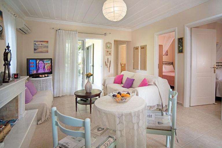 Lefkada Summer House near the beach - B&B Nikiána