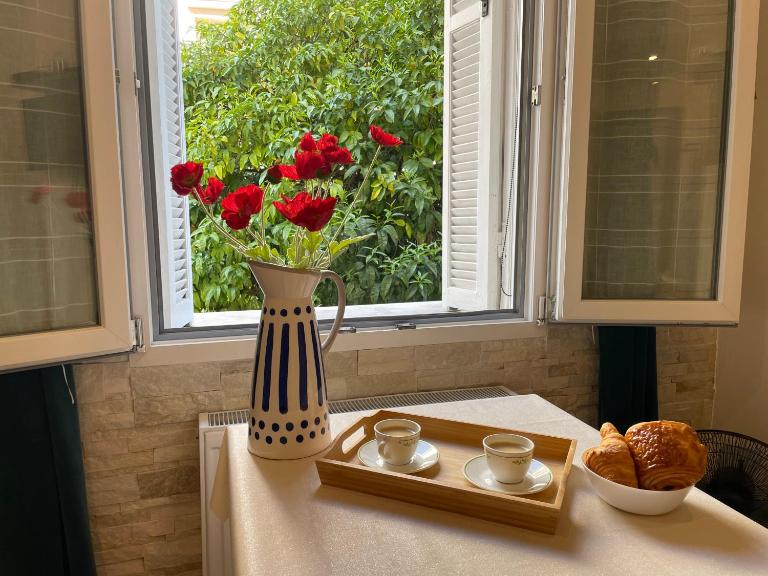 Azur Studio Riviera Stay - Bed and Breakfast Antibes