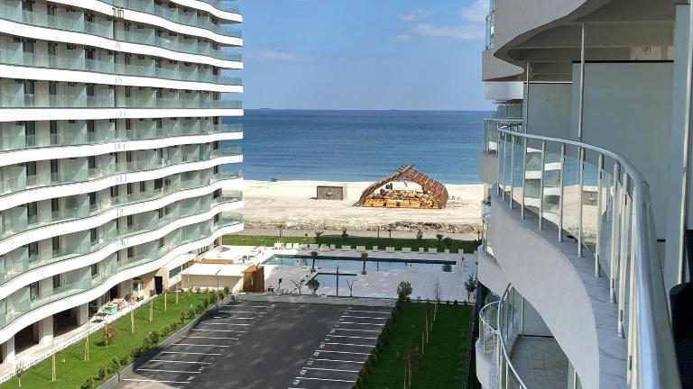 Casa Del Mar Mamaia Nord Exclusiv cu Piscina - Bed and Breakfast Mamaia