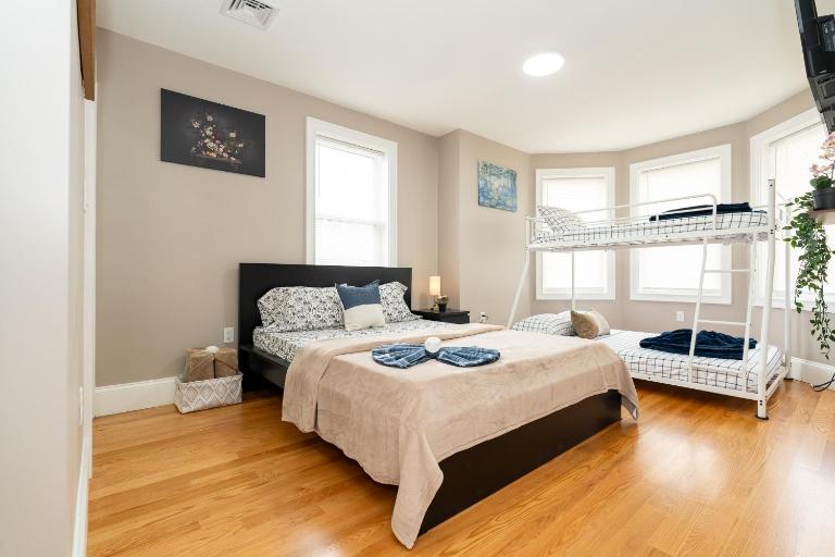 558-1 Boston - Spacious & Modern 3BR near Franklin Park - Chambres d'hôtes Boston