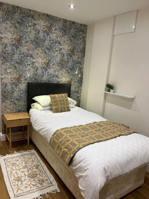 Bedroom bathroom kitchenette own entrance Conwy - Bed and Breakfast Conwy