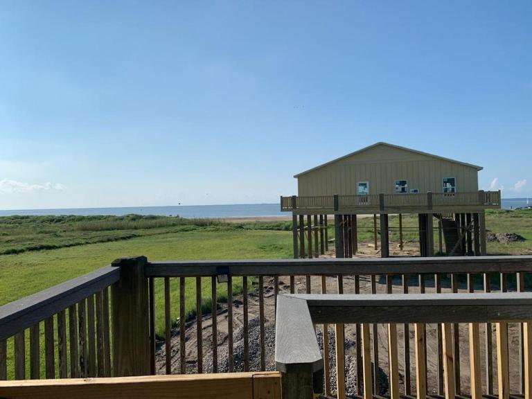 The Sandpiper's Feather Fire Pit Pets Yard Sleeps 11 - Ferienwohnung Bolivar Peninsula