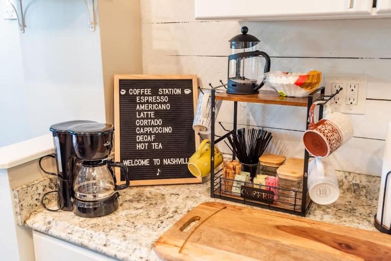 7 Min drive to Broadway- Walkable Neighborhood - B&B Nashville