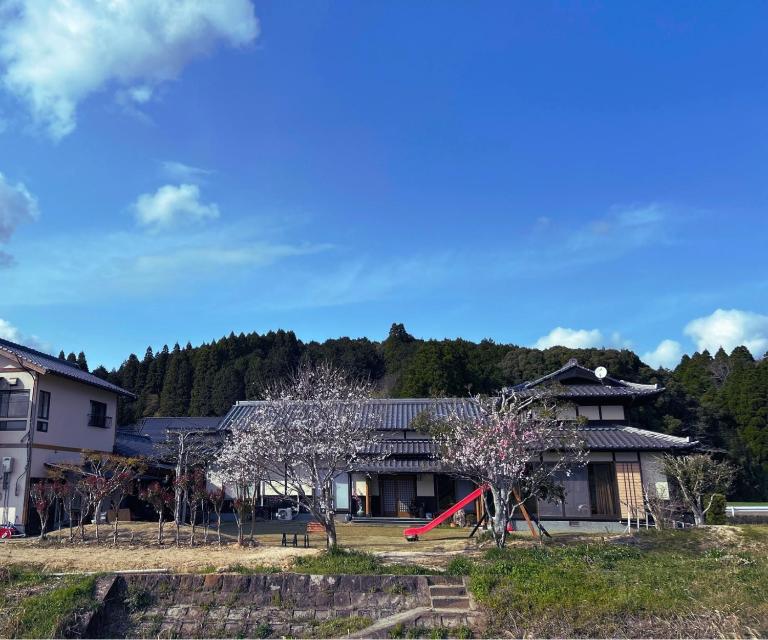アスパラガス収穫体験と猫のいる1日1組限定の農家民宿 うめむらAsparagus Harvest Experience & Cat-Friendly Farm Stay One Group Per Day Umemura U - B&B Imarichō-kō
