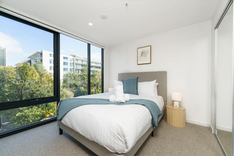 Sleek Braddon Apartment Near Canberra Centre - Hosted by Canstay - Chambres d'hôtes Broughton Vale