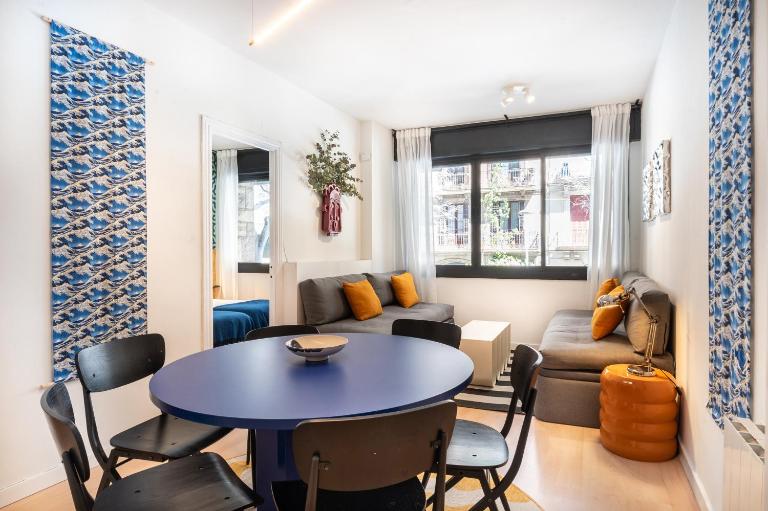 Spacious & Comfortable Apartment in Barcelona City Center - Chambres d'hôtes Barcelone
