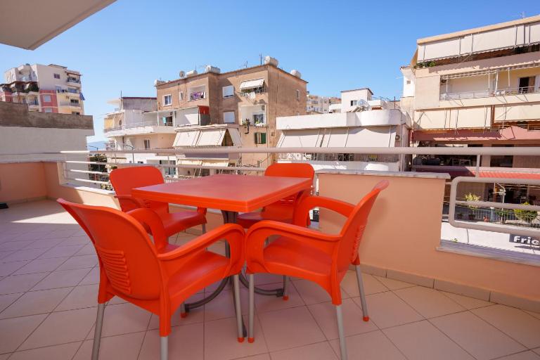 Happy Family Apartment - big balcony - B&B Santi Quaranta