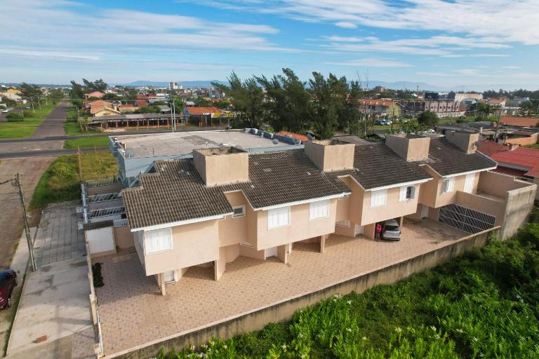 Casa 3 min da praia 2 suítes churrasqueira garagem - B&B Tramandaí