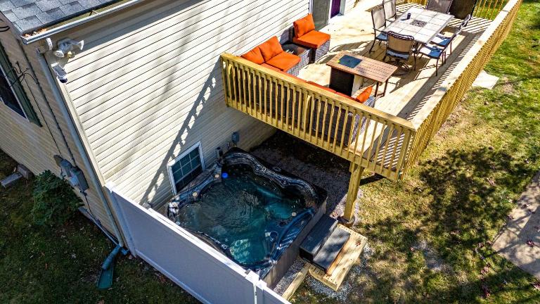 Hot Tub Game Room Fenced Yard Dog Friendly - B&B Albrightsville